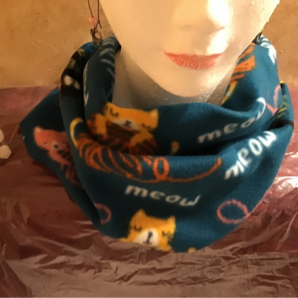 Cats Infinity Scarf - Picture 1 of 4